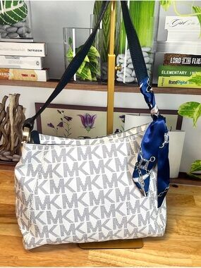 Michael Kors Crossbody Purse Bag Messenger White Navy Signature Logo